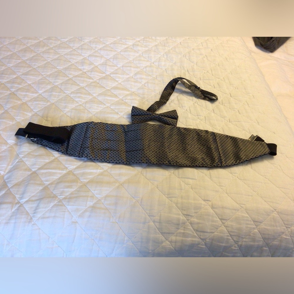 Bill Blass silk cummerbund and bow tie